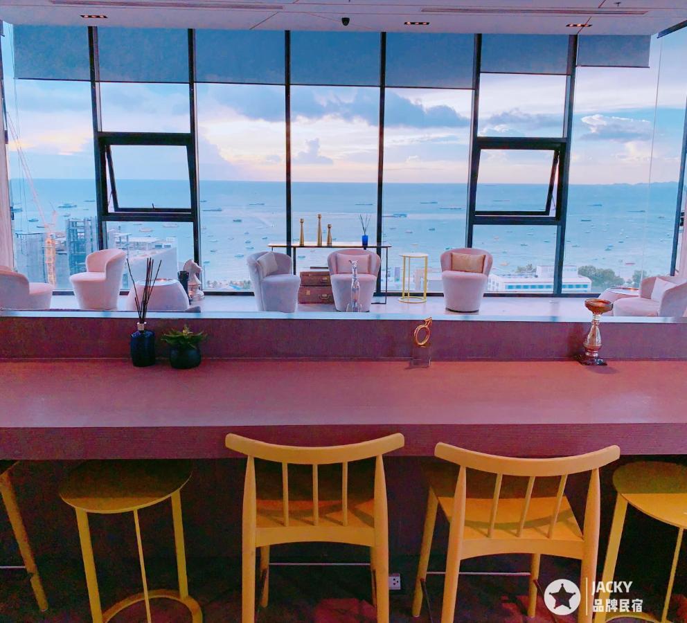 The Base Seaview Holiday Inn Pattaya Εξωτερικό φωτογραφία