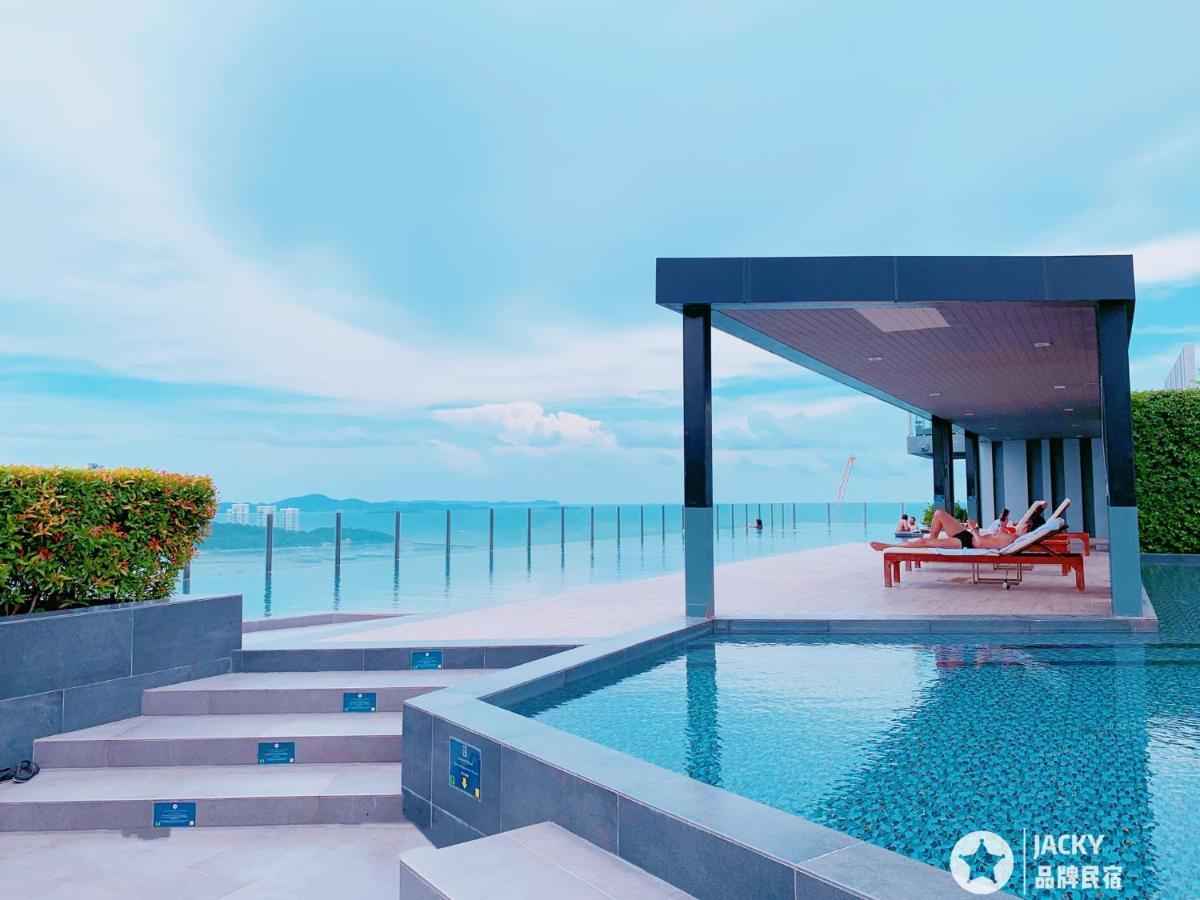 The Base Seaview Holiday Inn Pattaya Εξωτερικό φωτογραφία