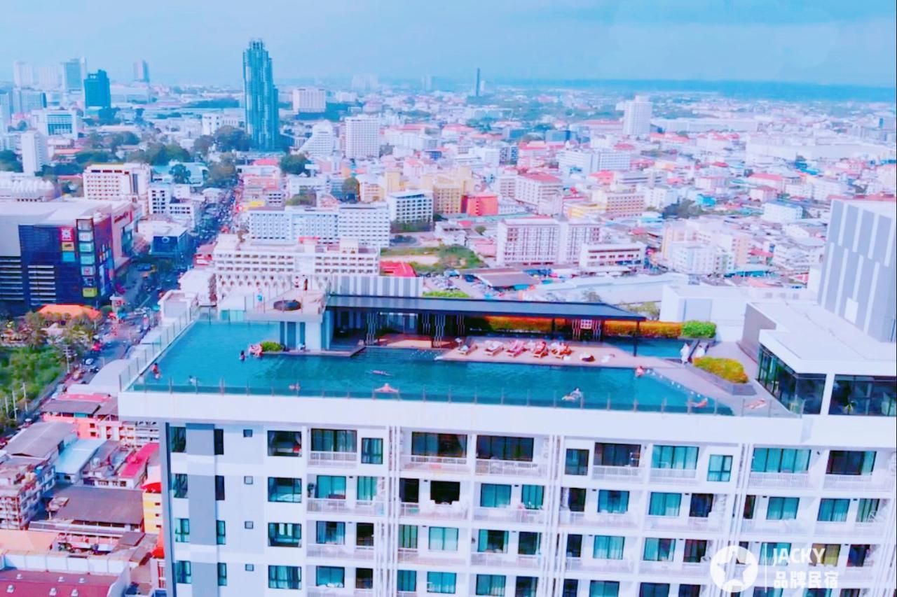 The Base Seaview Holiday Inn Pattaya Εξωτερικό φωτογραφία