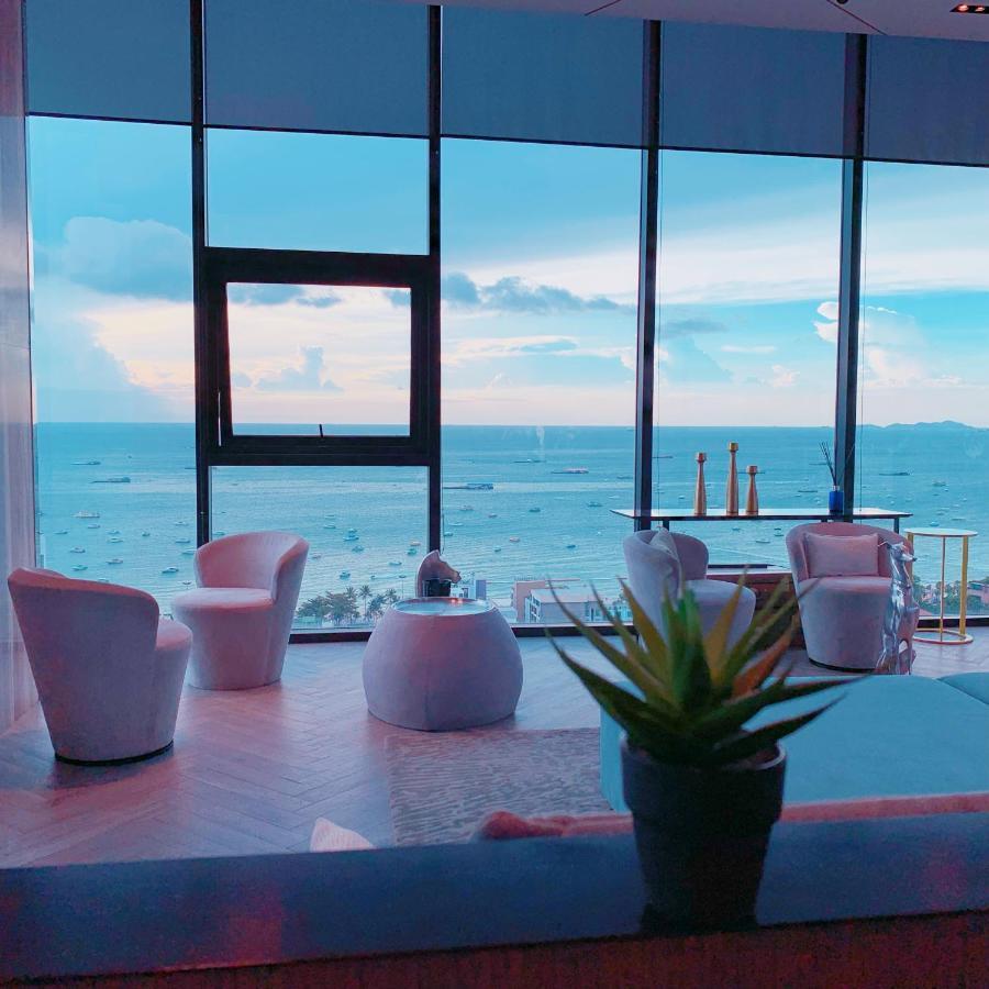 The Base Seaview Holiday Inn Pattaya Εξωτερικό φωτογραφία
