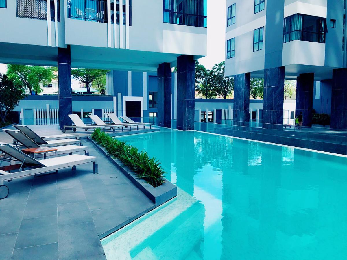 The Base Seaview Holiday Inn Pattaya Εξωτερικό φωτογραφία