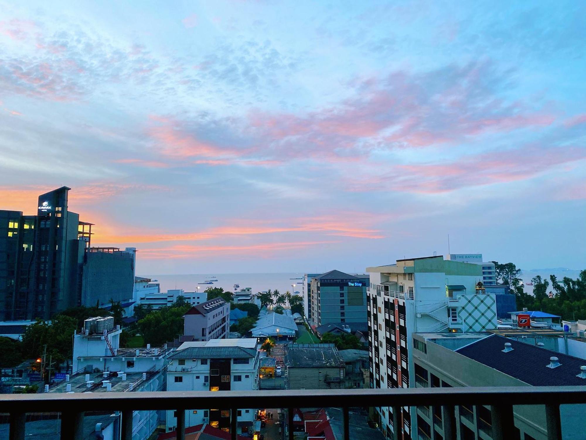 The Base Seaview Holiday Inn Pattaya Δωμάτιο φωτογραφία